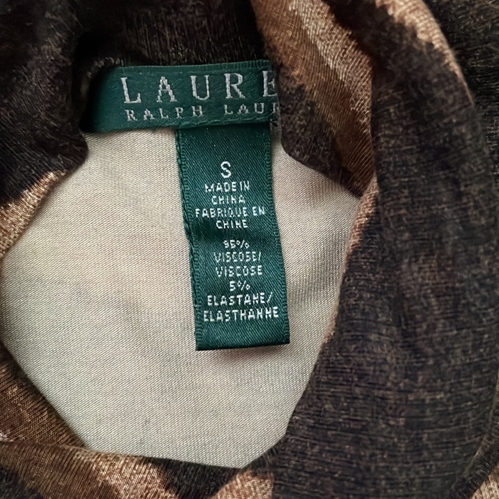 Geometric mock neck - Picture 3 of 3